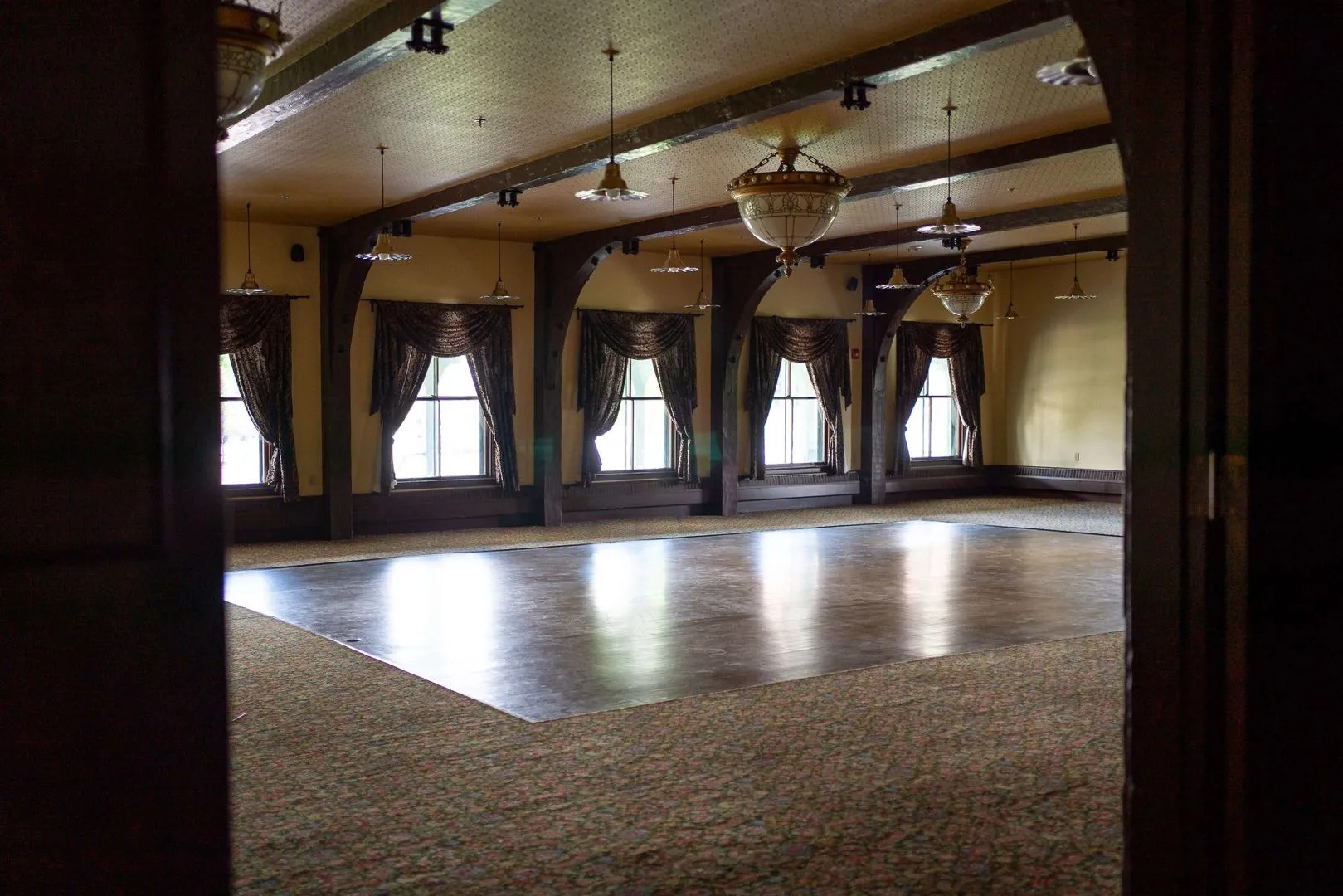 Sheridan Inn, B/W Signature Collection