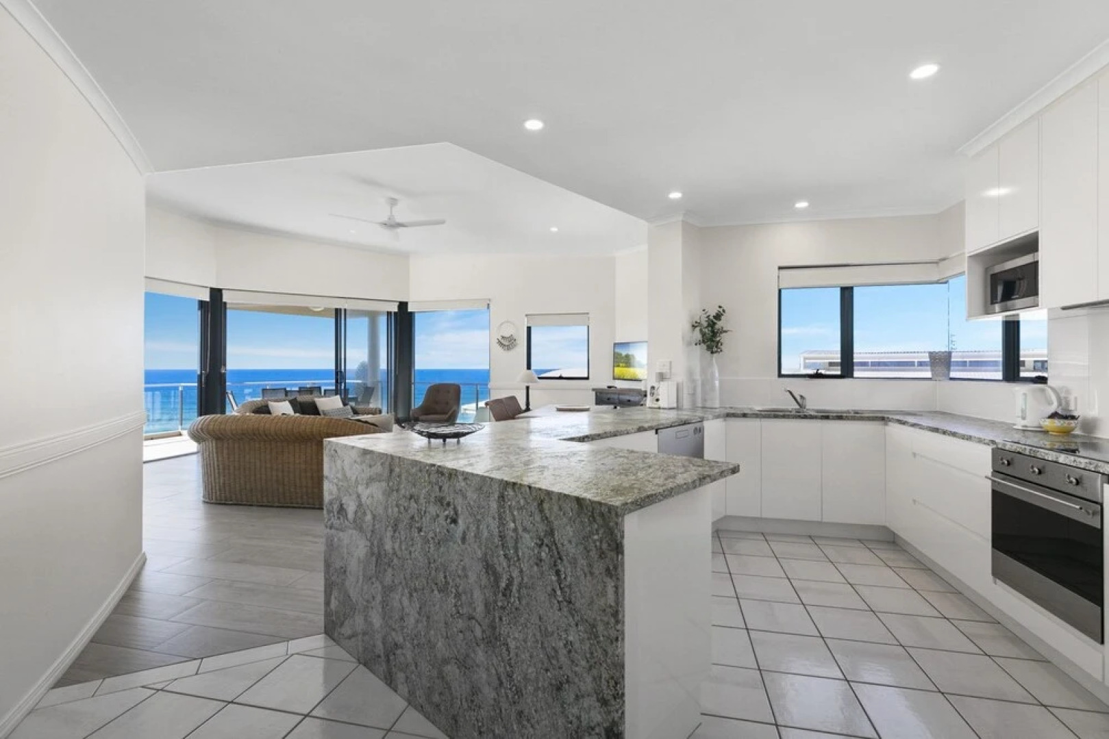 Breathtaking views of Sunshine Beach - Unit 7/21 Park Crescent