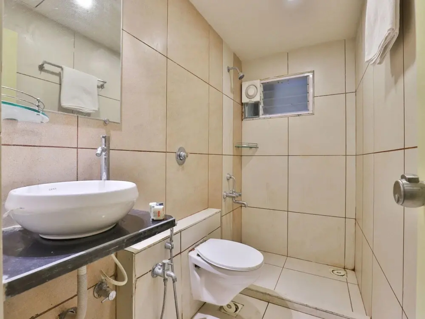 OYO 16122 Hotel Navya Palace