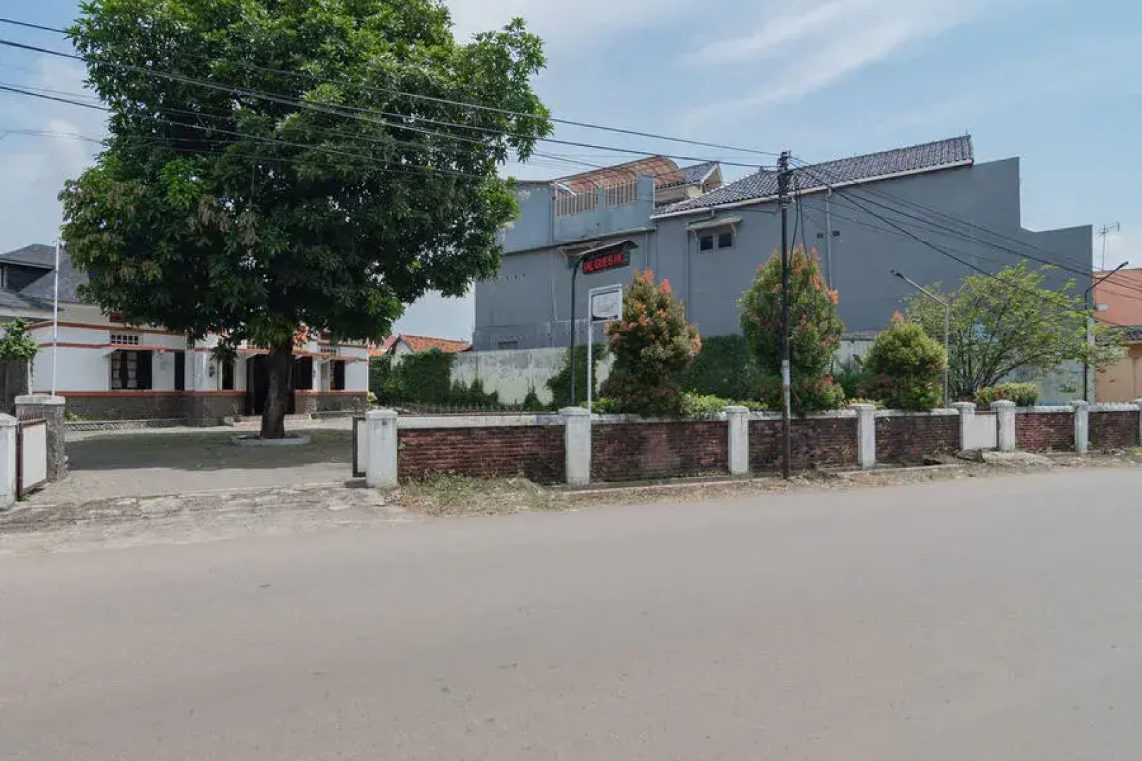 RedDoorz Syariah @ Kolonial Guest House