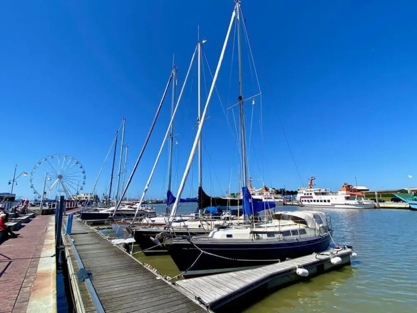 Near the North Sea Modern Retreat