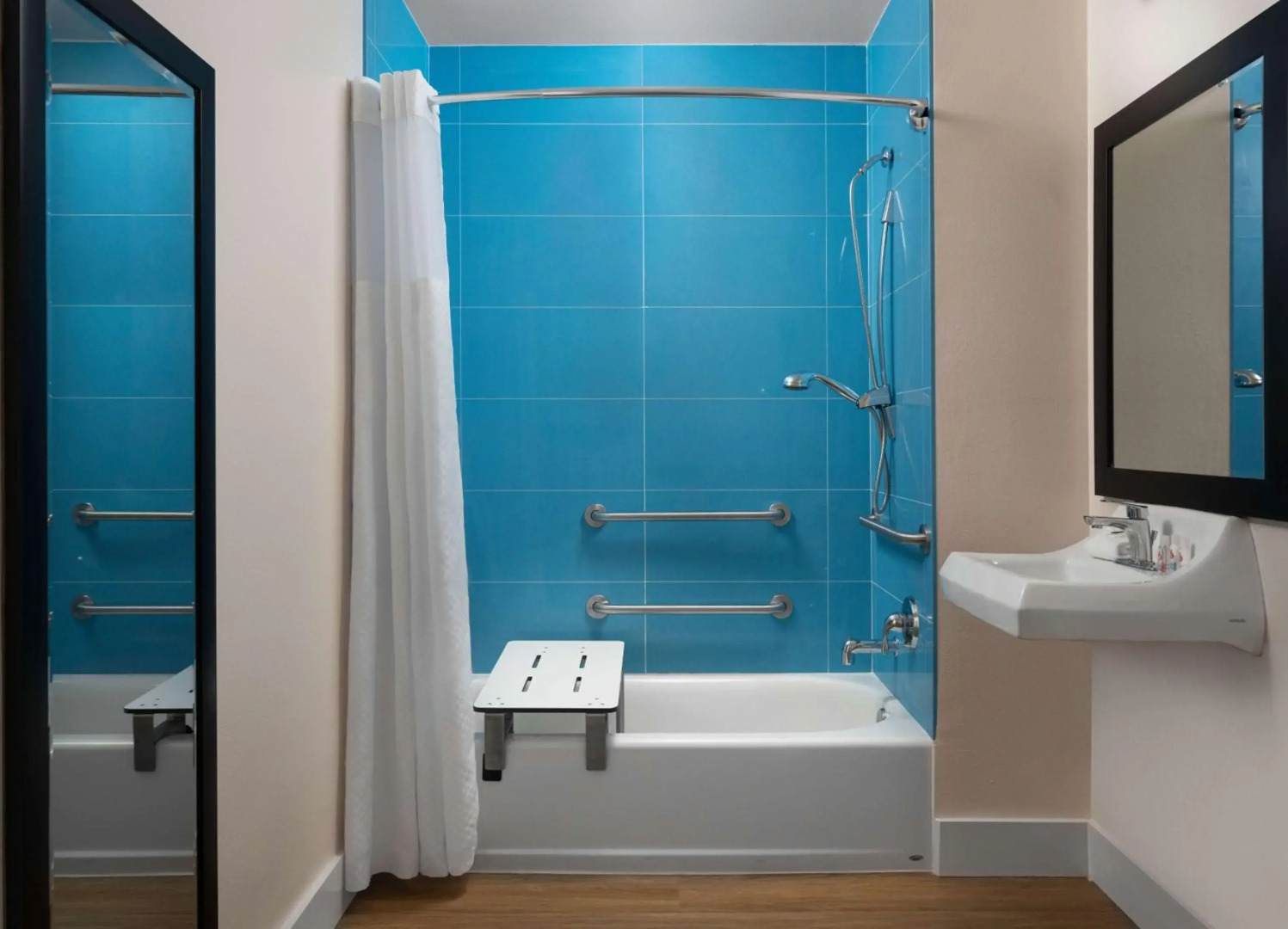 Motel 6 Santa Barbara, CA - Beach