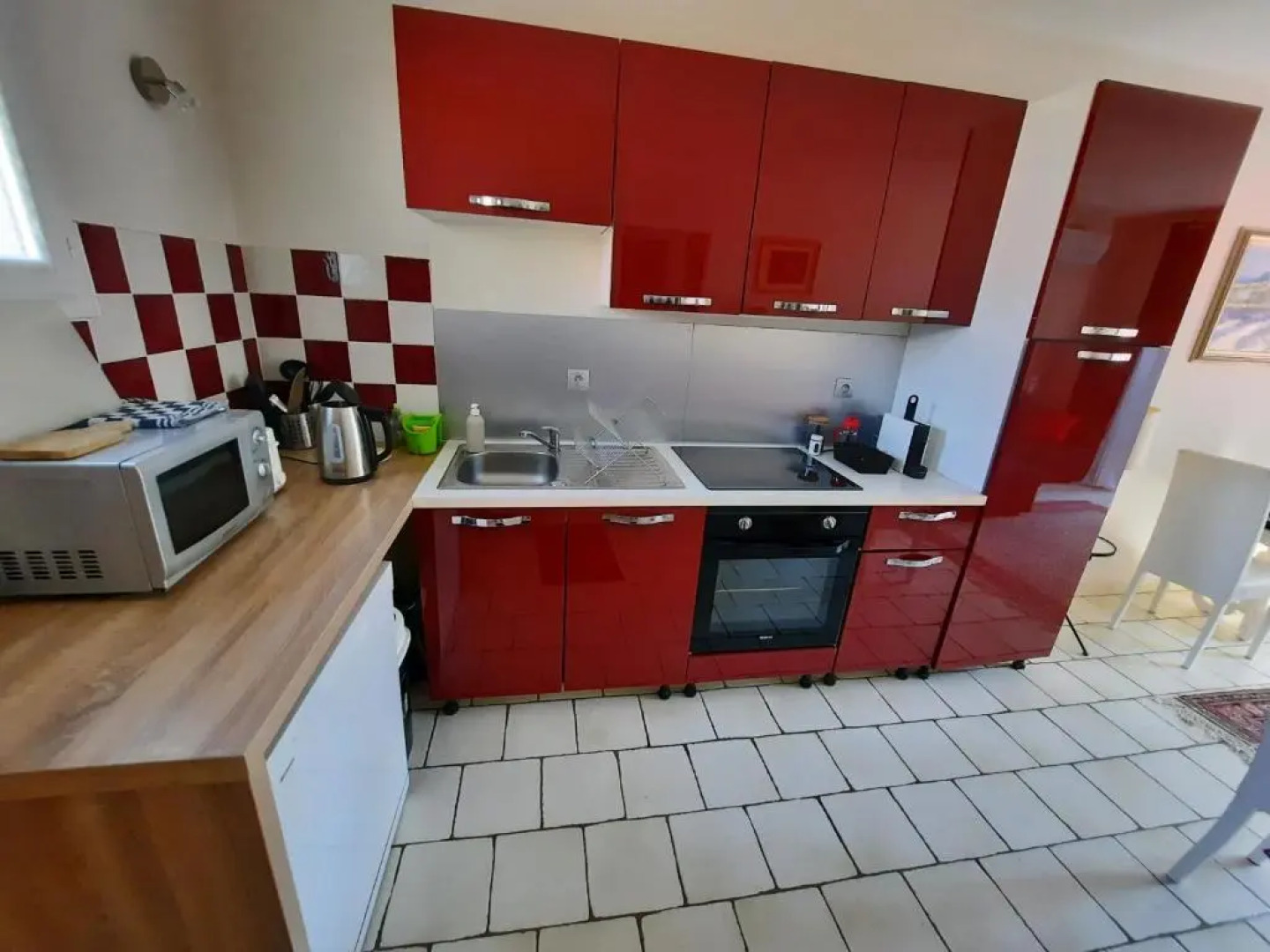 Coquet T2 ,terrasse,parking ,4 kms d Avignon