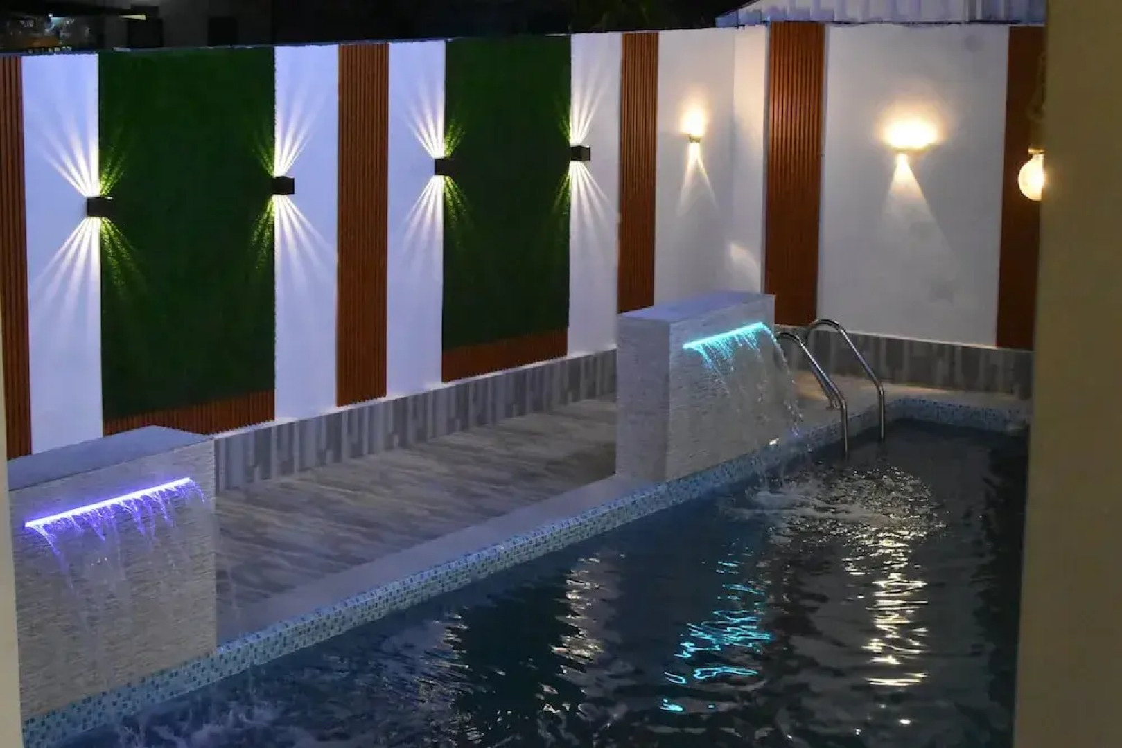 Newtown Palace Hotel