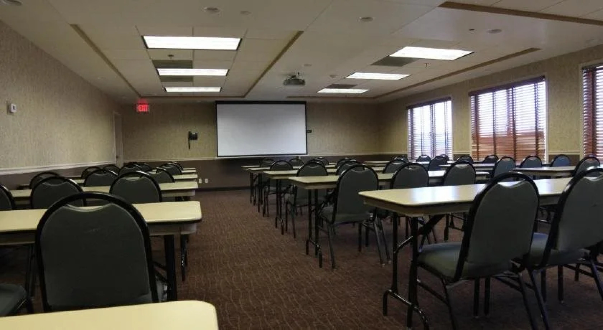 C'mon Inn Hotel & Suites