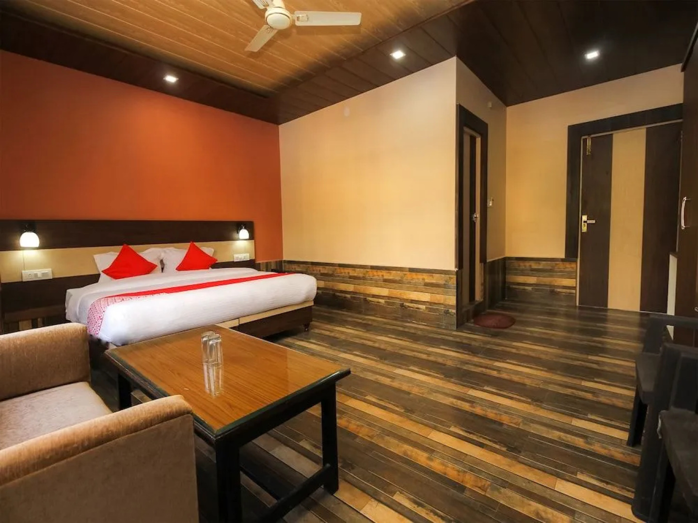 OYO 26672 Funky Town