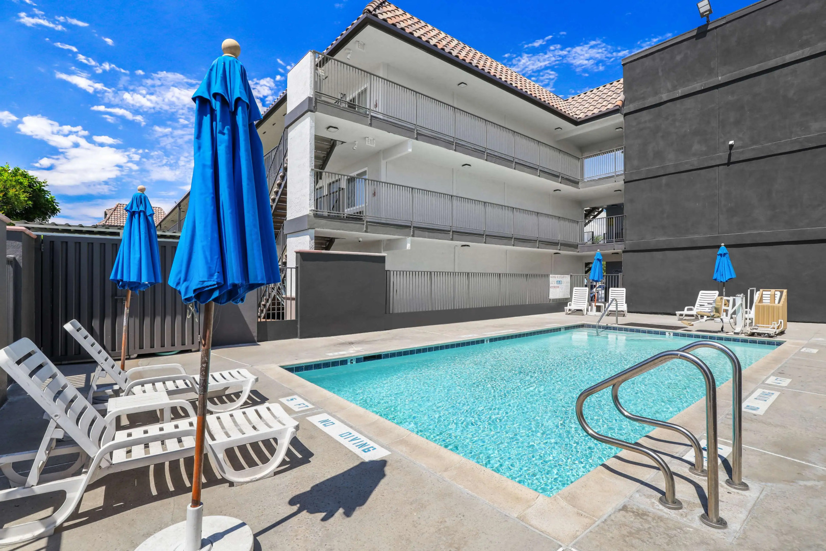 Motel 6 Escondido, CA