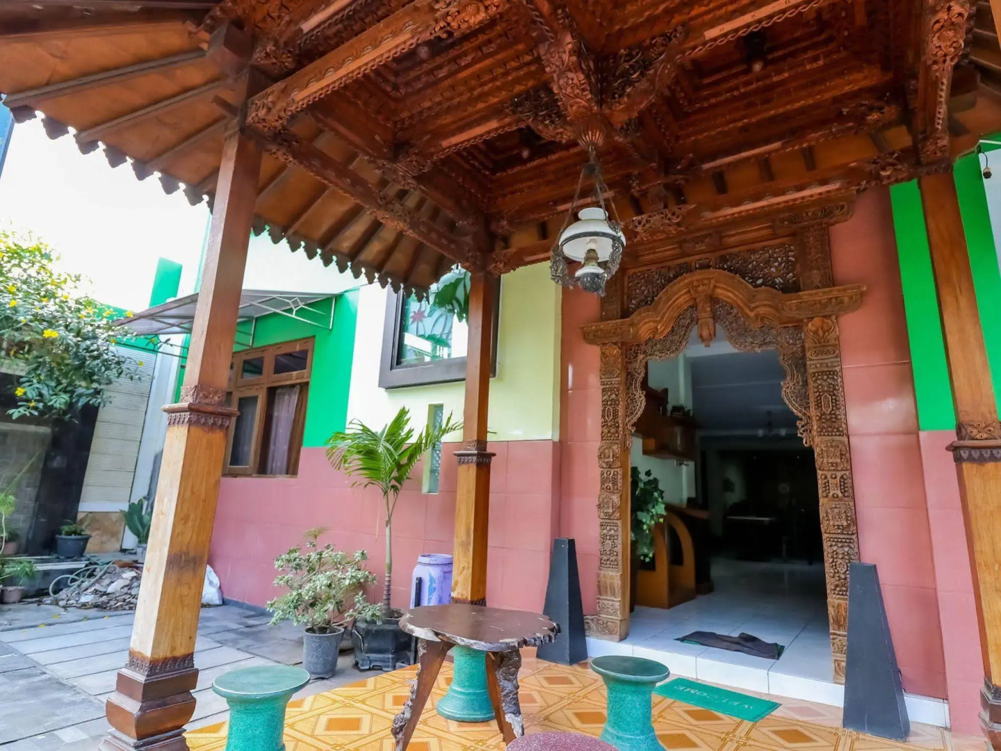 OYO 512 Ndalem Mantrijeron Hotel