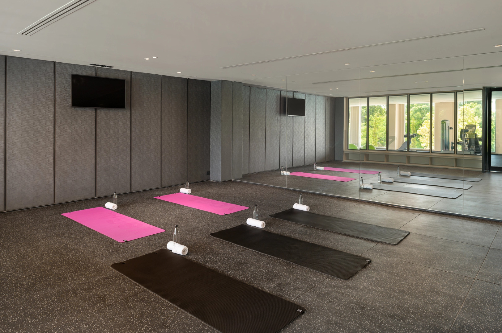 Отель Cross Pattaya Pratamnak