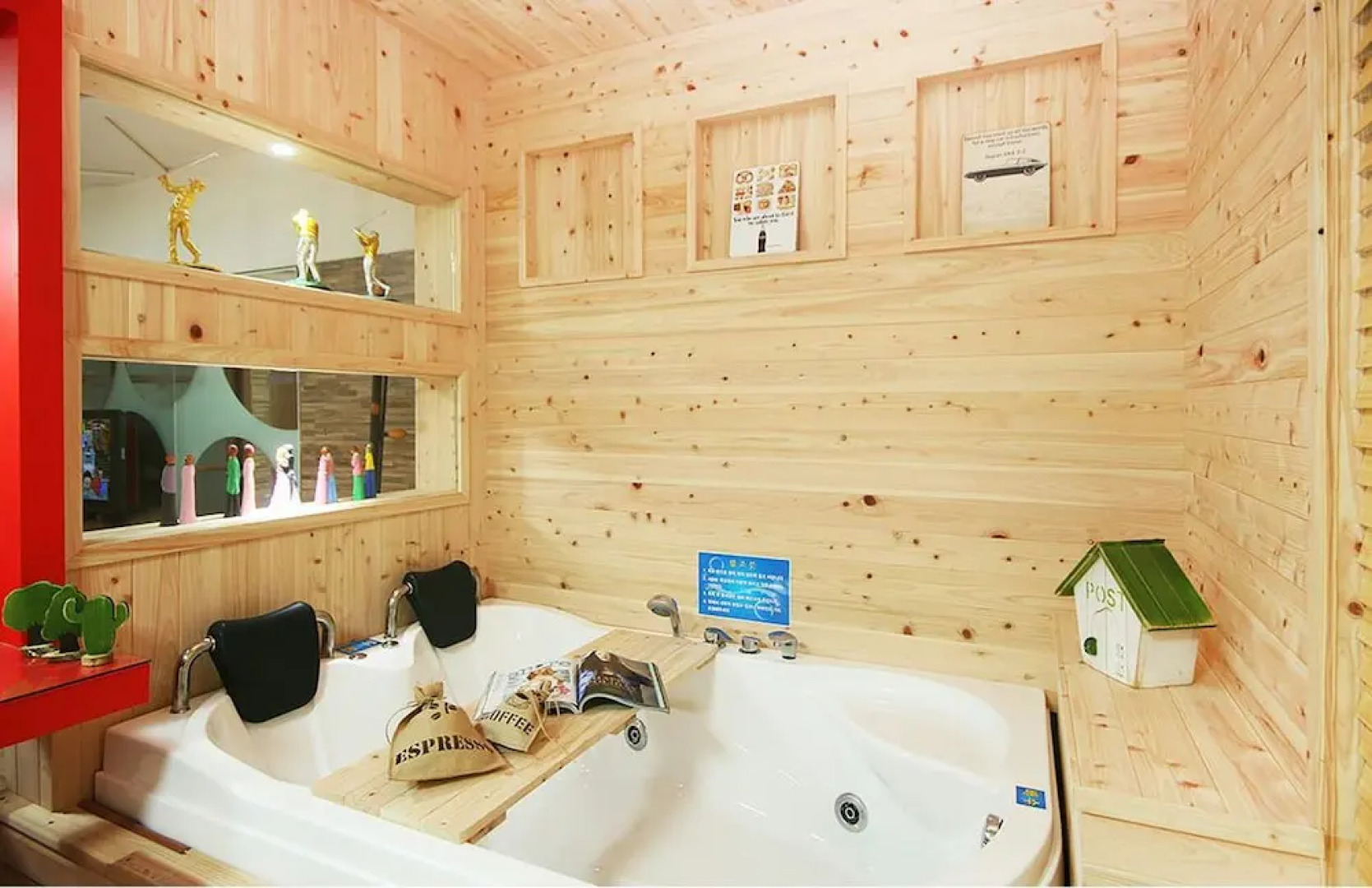 Geoje Arms on Shoulder Pension