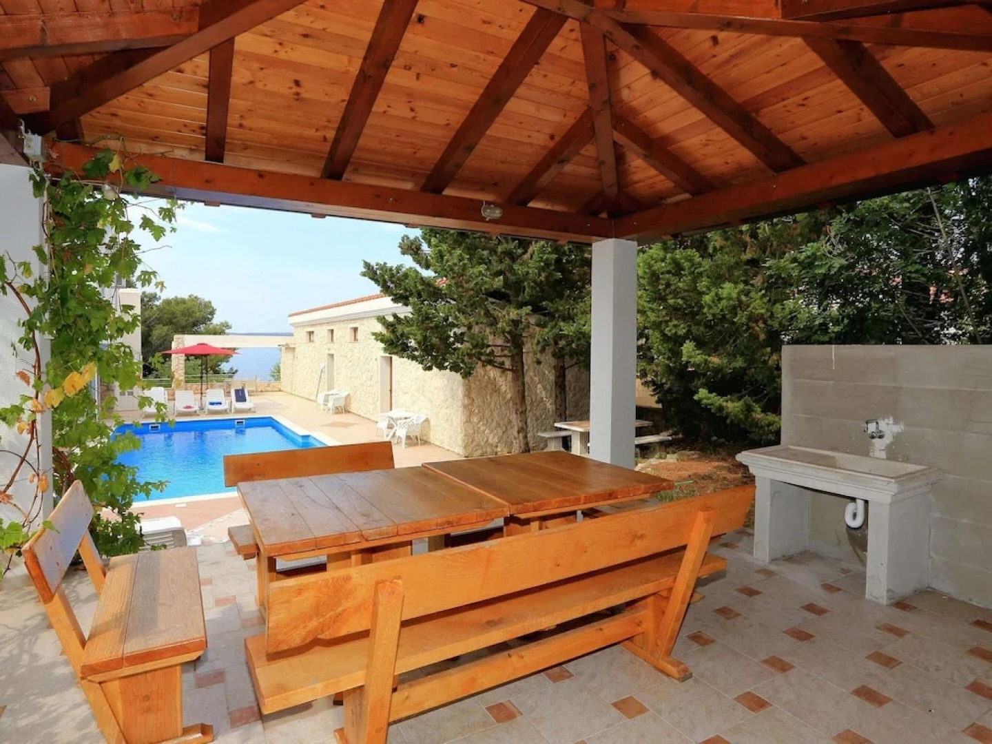 Fantastic Holiday Home With Amazing Garden, Private Pool, Directly on the Beach
