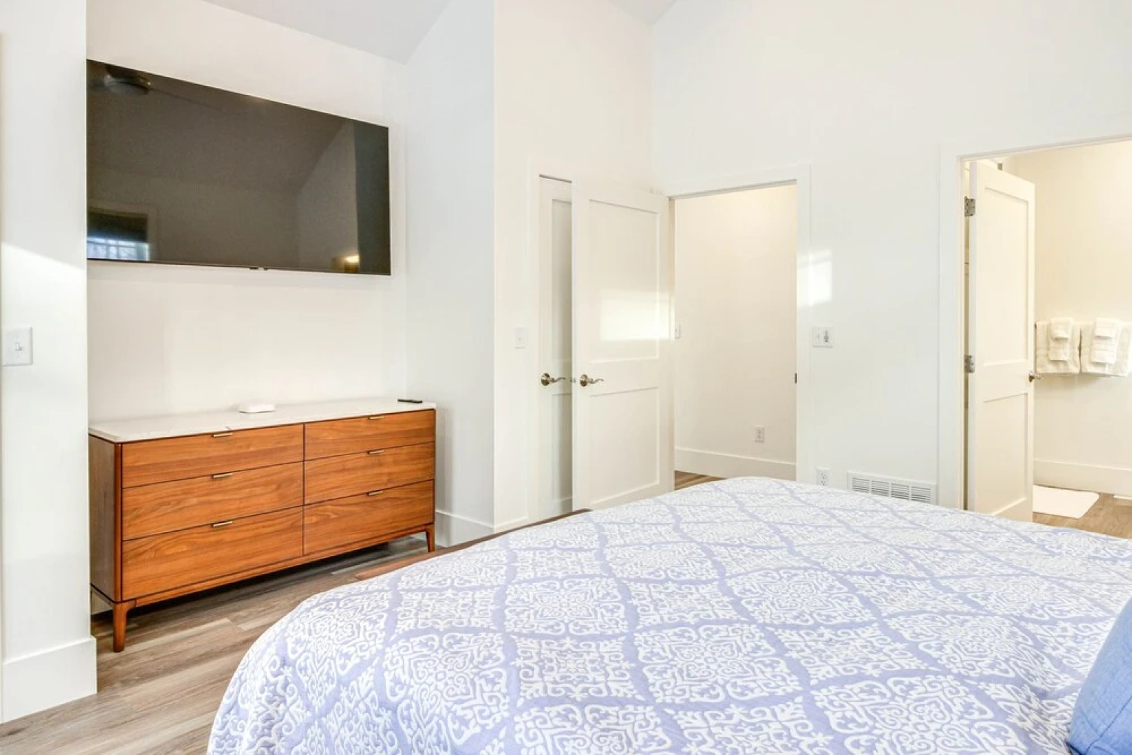 Luxury Serpent Lake Home w/ Gourmet Kitchen!