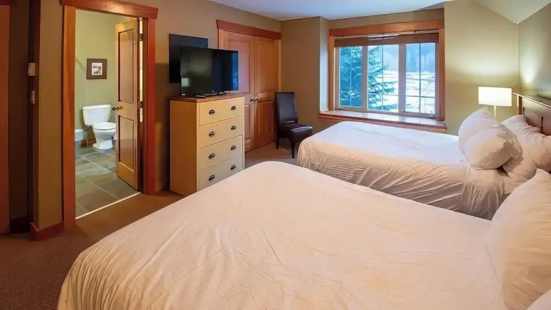 Pinnacle Ridge Chalets by Fernie Lodging