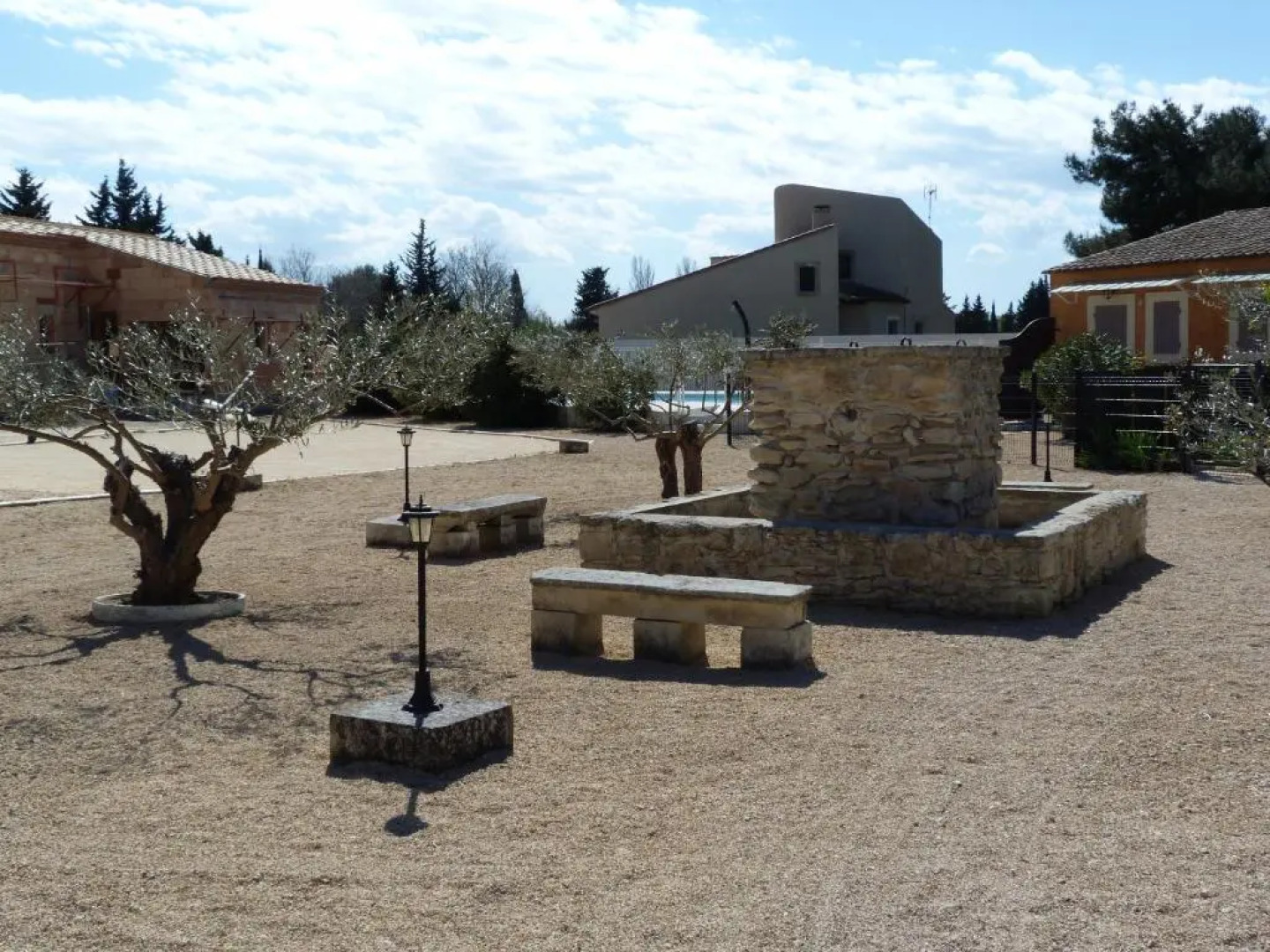 appart cosy avec son exterieur chaleureux,piscine et parking prive