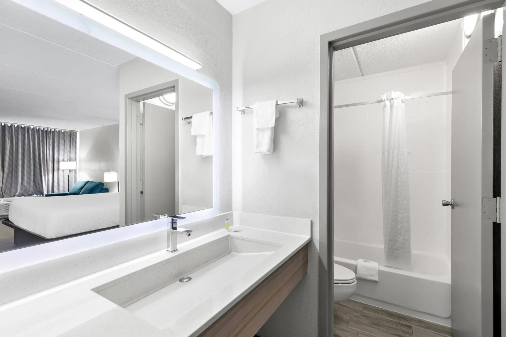 Days Inn by Wyndham Seneca / Clemson Area