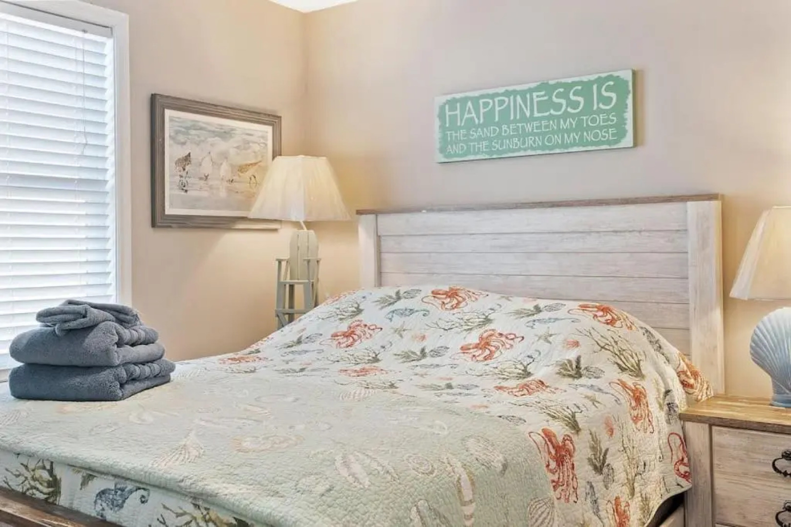 Bright Cozy 2 Blocks to the Beach Parking