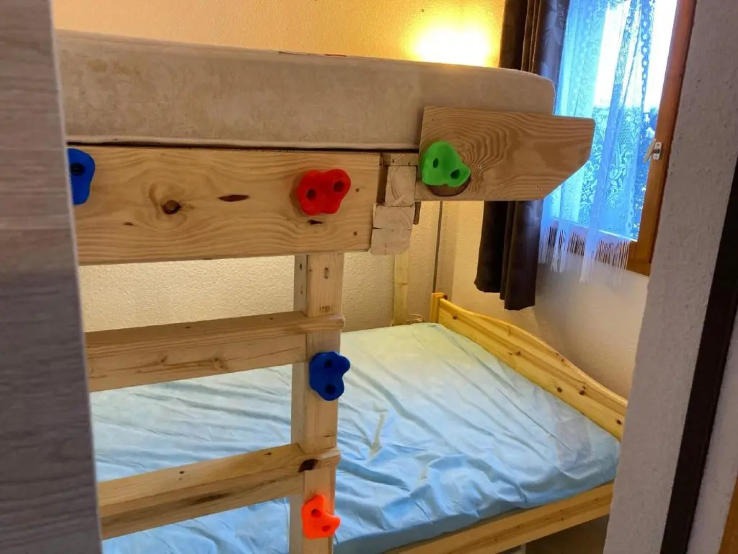 Appartement 2 pièces pieds des pistes terrasse face à la montagne