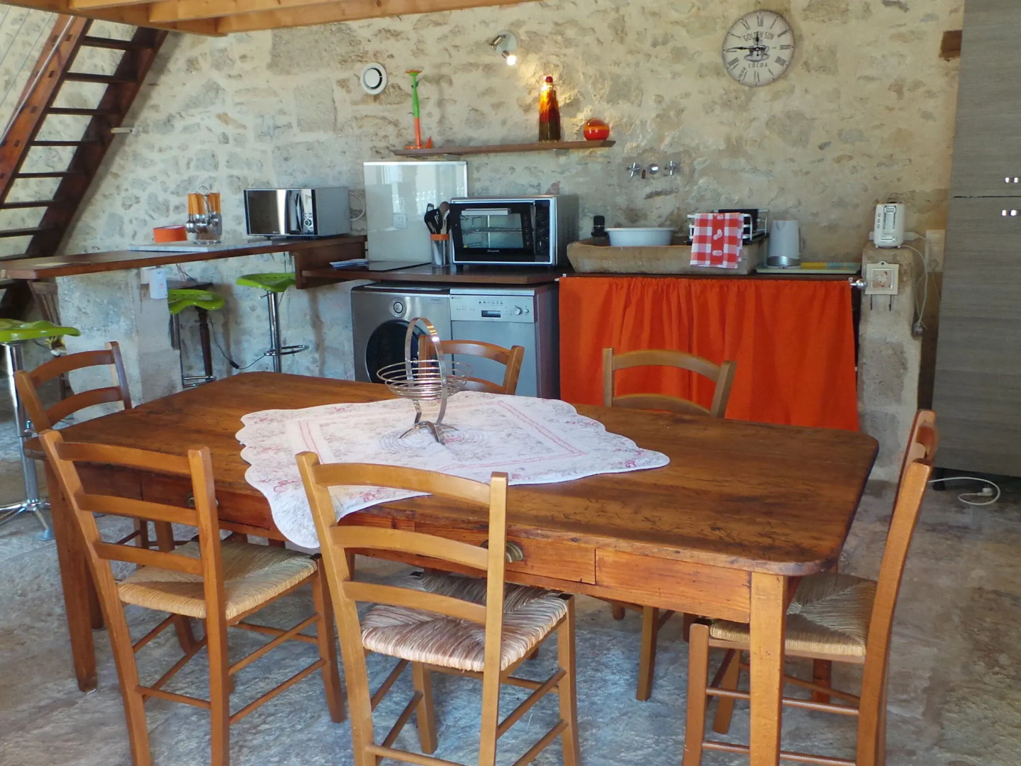 Stone House in a Vineyard, With Swimming Pool, Near Bordeaux