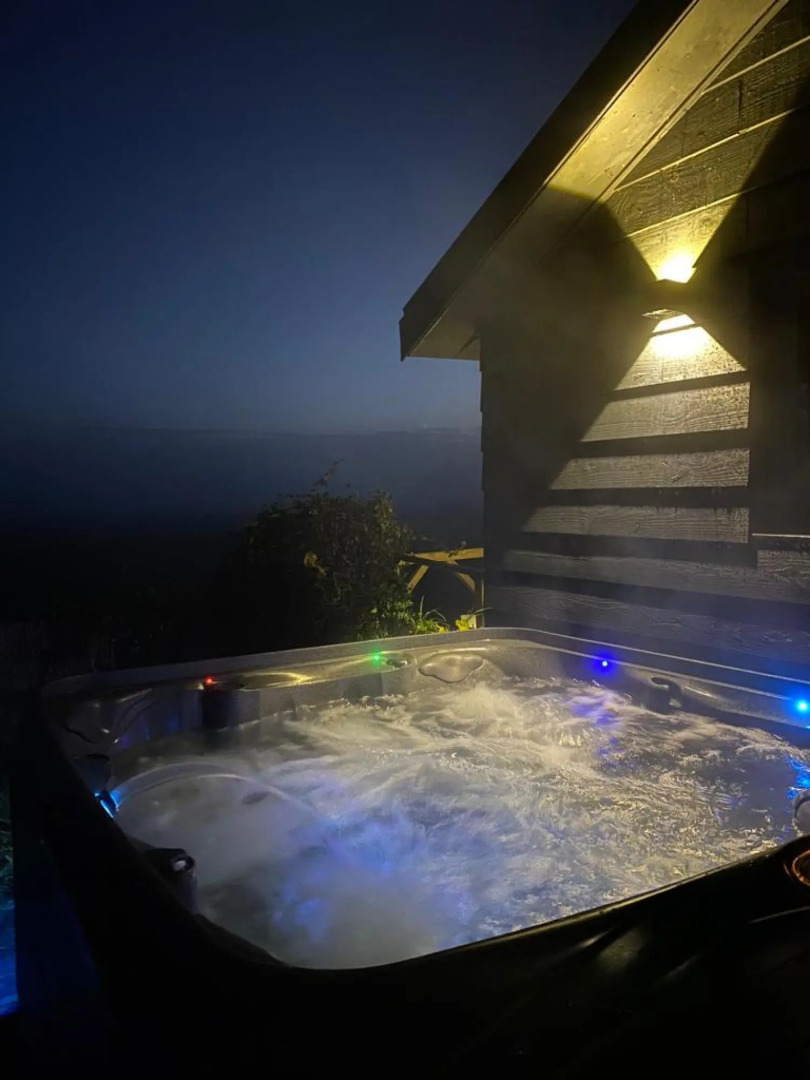 Large fully renovated farmhouse with indoor Swim spa and Sauna