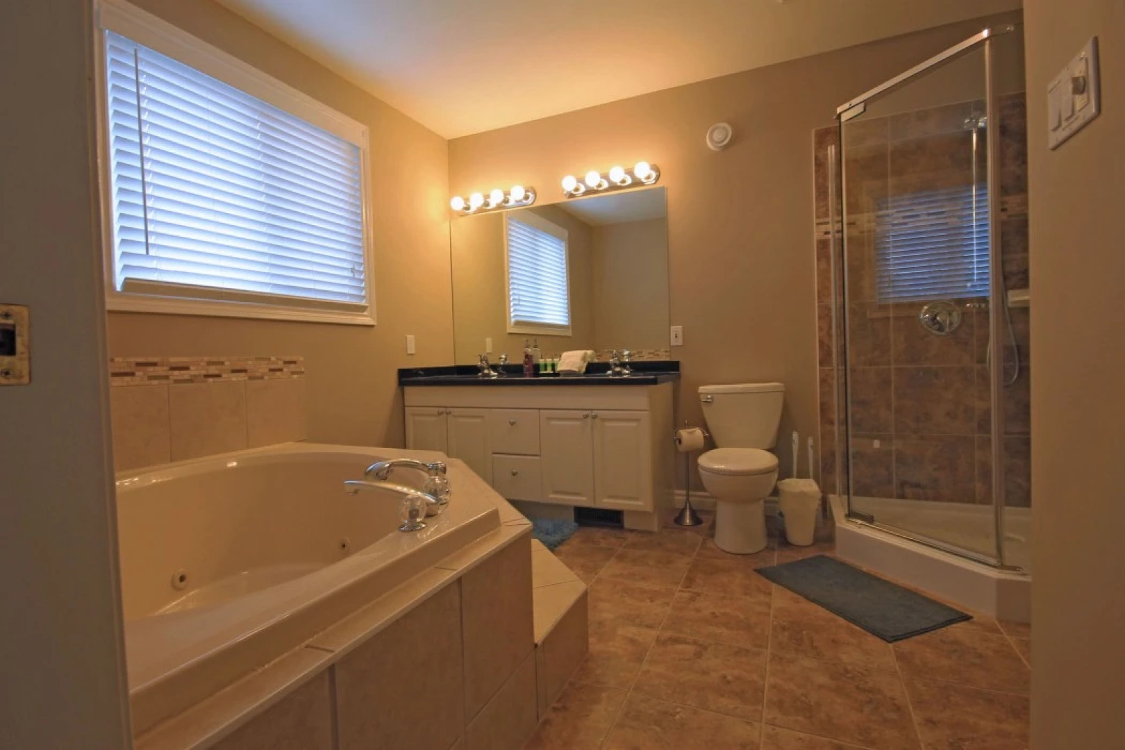 Mountain Views, Steps to BM Village, Hot Tub, BBQ.