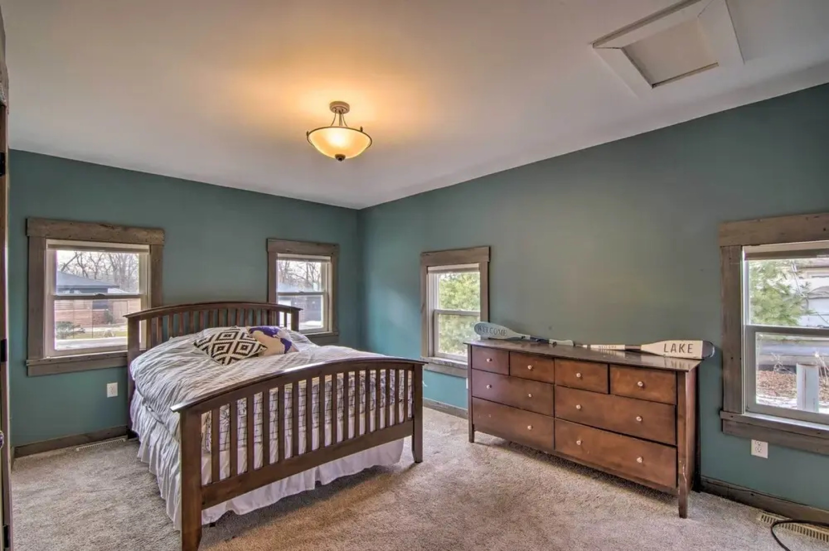 Charming Retreat - Walk to Lake Koshkonong!