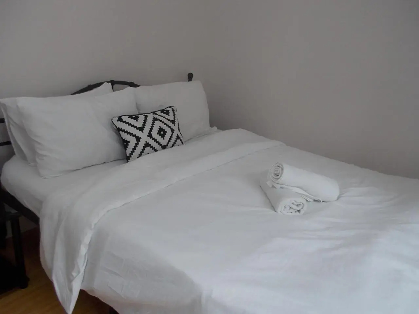 Estien’s cozy condo to stay with kitchen