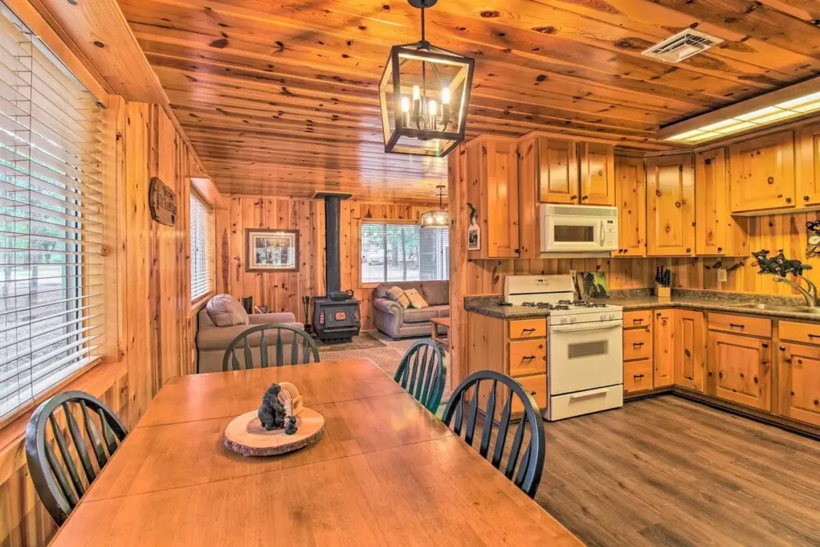 Bring a Pet: Pinetop Cabin w/ Game Room!