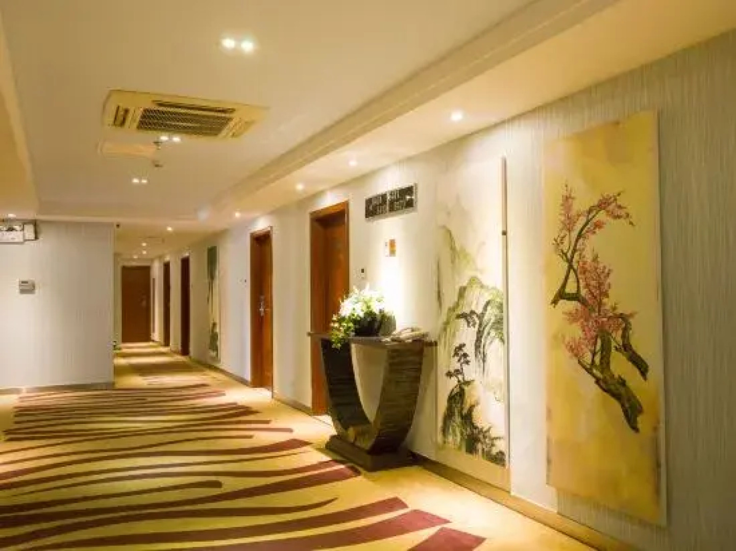 Sunshine Holiday Hotel