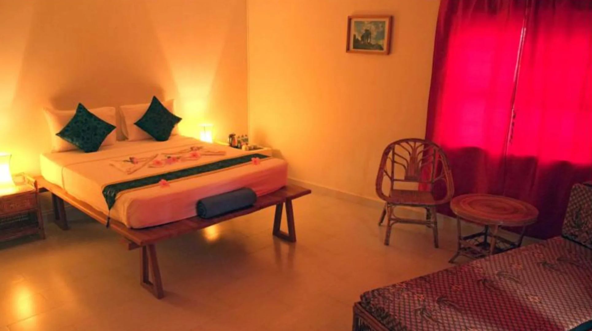 Two Moons Hotel - Hostel