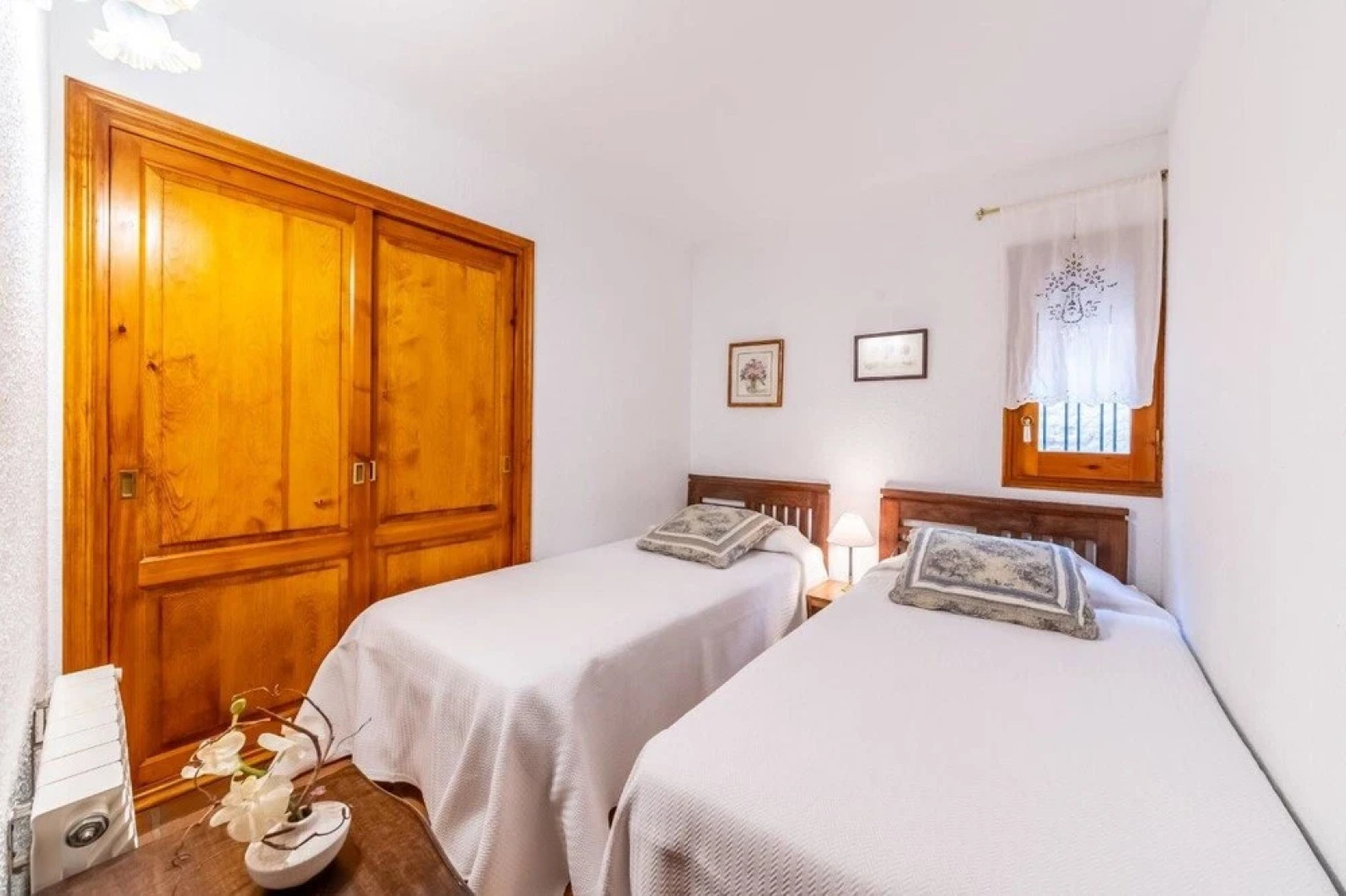 House With 5 Bedrooms in Argençola, With Wonderful Mountain View, Priv