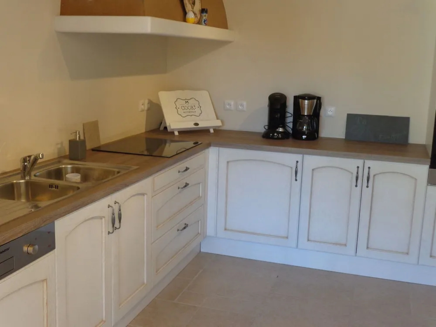 Quaint Holiday Home in Le Plan-de-la-Tour with Pool