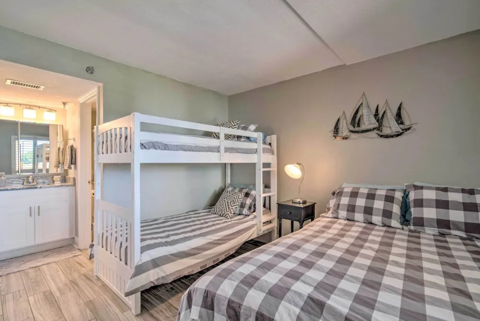 Relaxing Hudson Condo Steps From the Pool!
