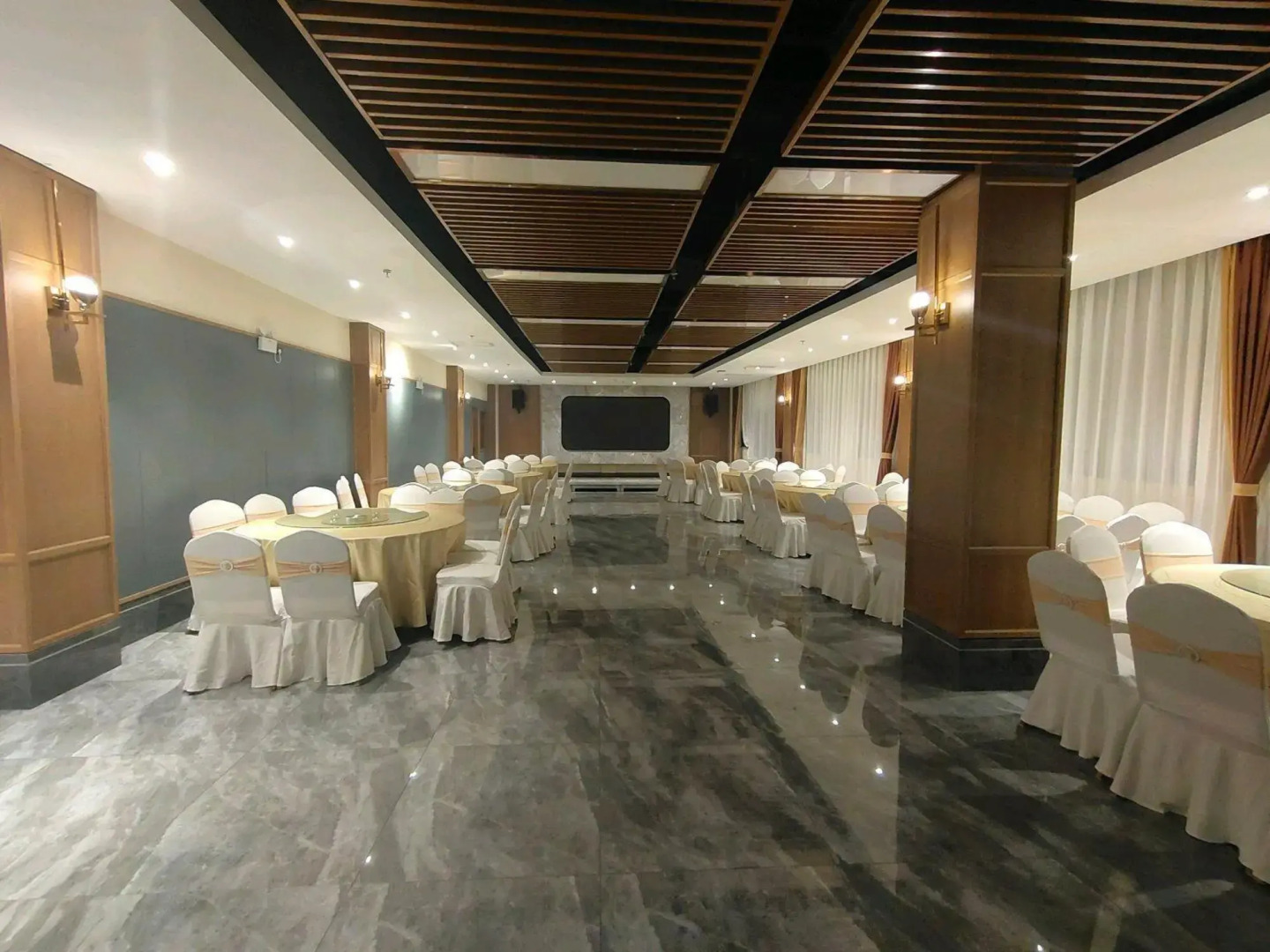 Hailong Hotel (Wanda Plaza Pang Xuchang East Station)