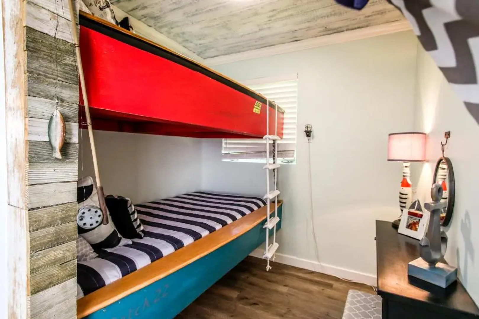 Island View Cottages