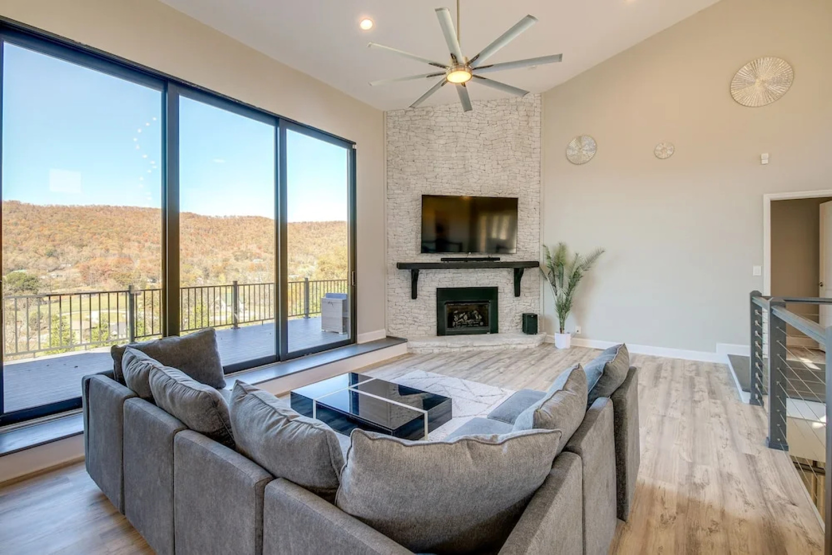 Lafollette Home: Community Pool & Mountain Views!