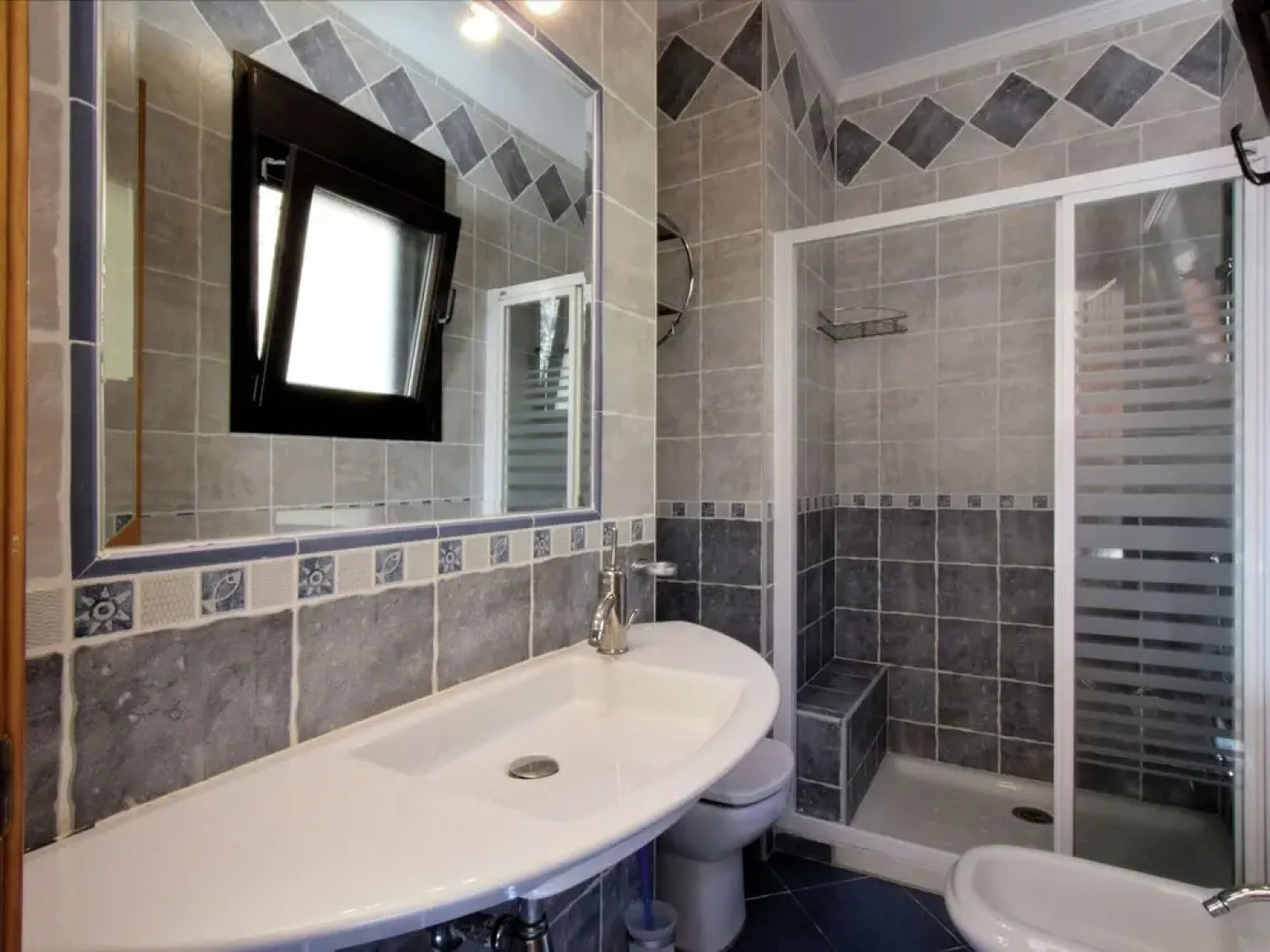 Independent Villa With Private Pool on an Estate in Sayalonga Costa del Sol