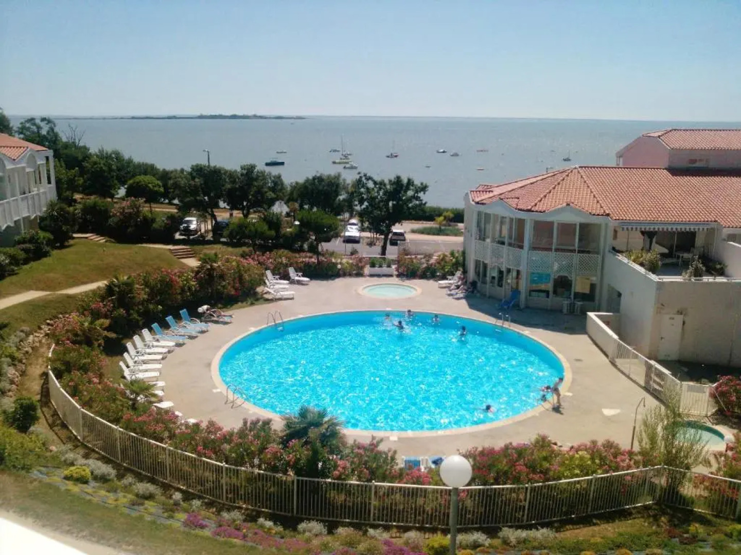 Appartement d'une chambre a Fouras a 50 m de la plage avec vue sur la mer piscine partagee et jardin amenage