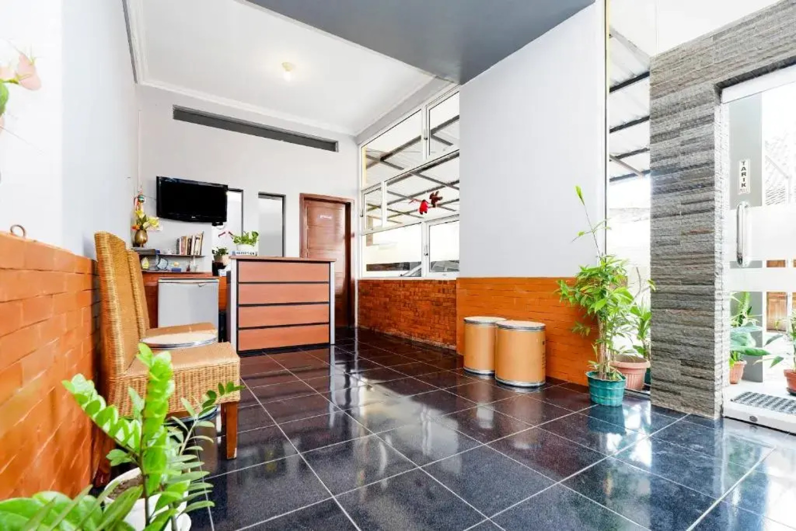 SPOT ON 2209 Solo Point Guest House Syariah