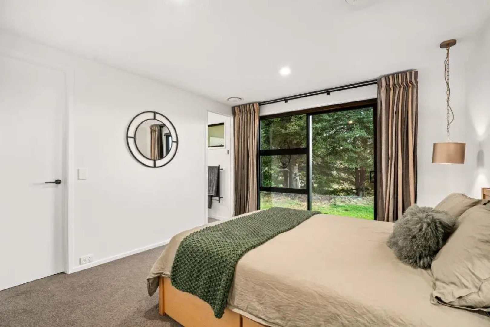 Pavilion Point - Jacks Point Holiday Home