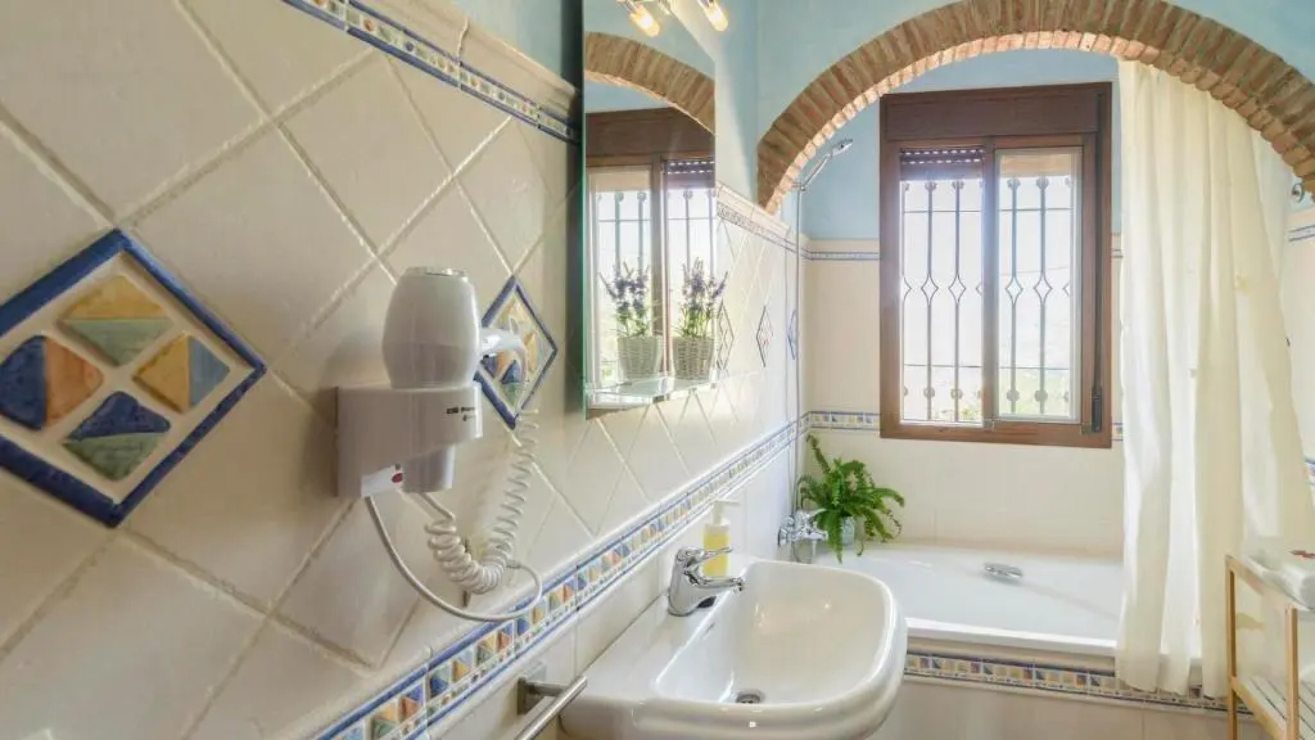 Villa Luz de Luna Guaro by Ruralidays