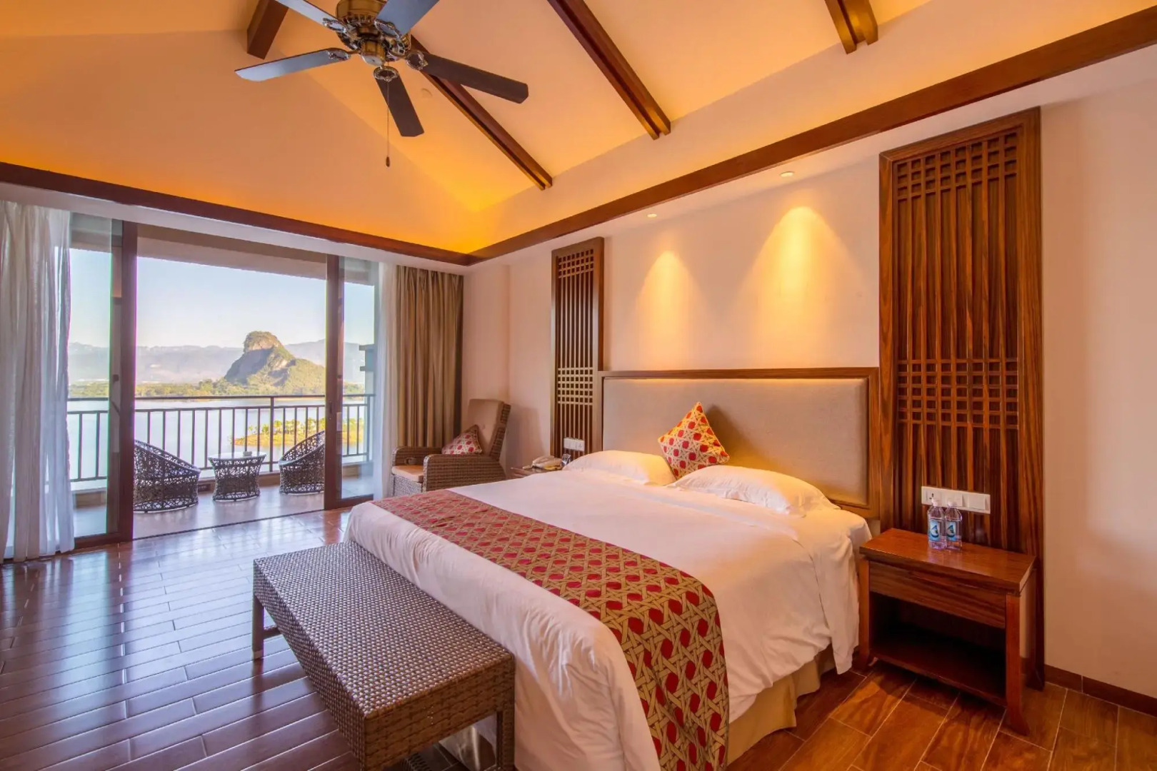 BJG Swan Lake Hot Spring Hotel