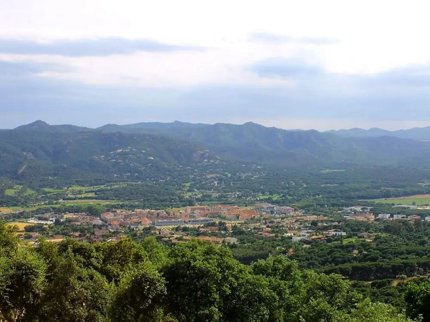 Beautiful Villa With Fantastic View and Infinity Pool Near Santa Cristina D'aro