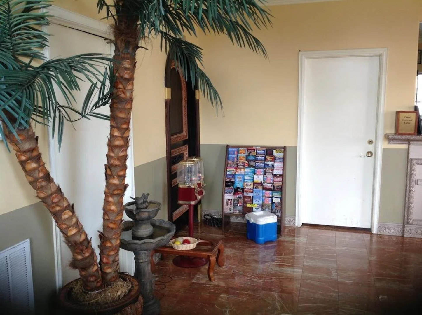 Hometowner Inn And Suites