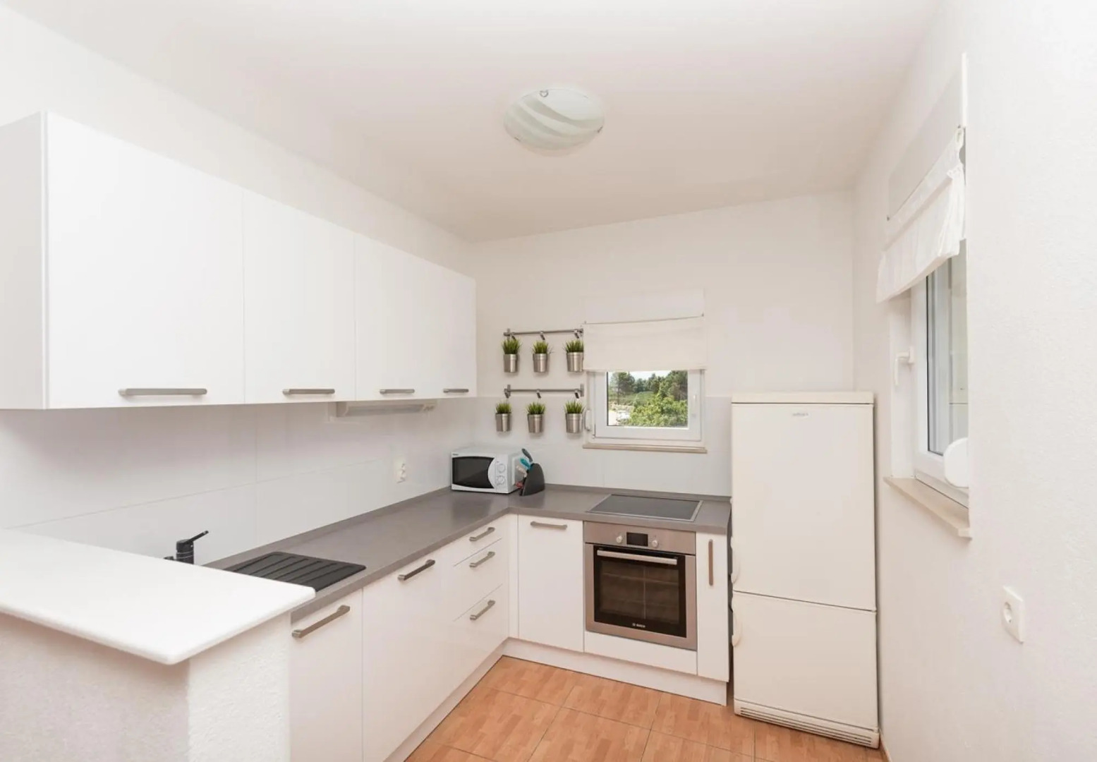 Ivi - 100 m From Pebble Beach - A4