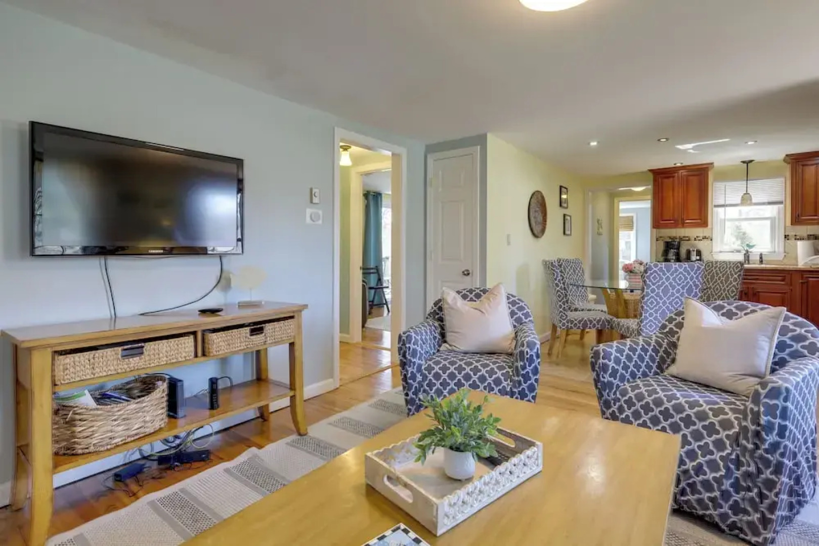 Swan River Views, BBQ Ready: West Dennis Home