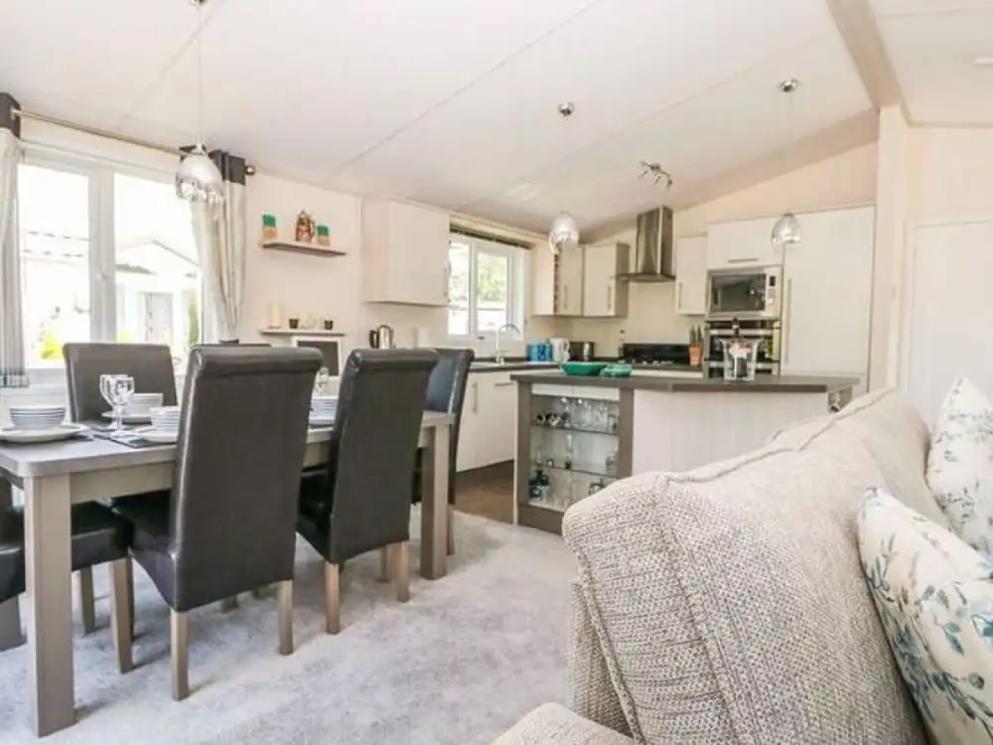 Lavish Holiday Home in Saint Leonards With Swimming Pool