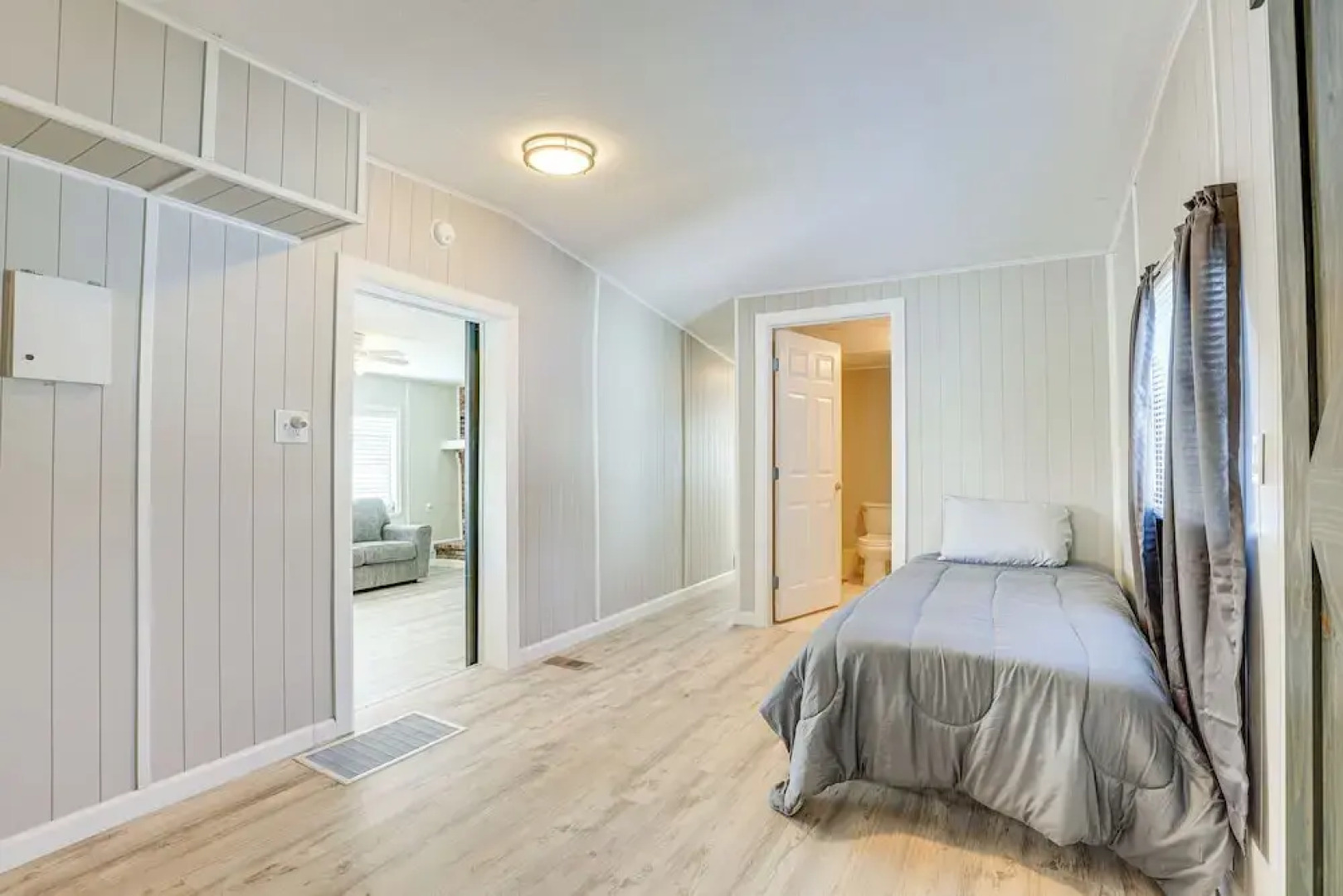 Sun-soaked Okeechobee Retreat w/ Canal Views!