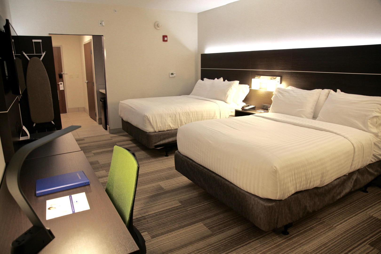 Holiday Inn Express & Suites Oswego by IHG
