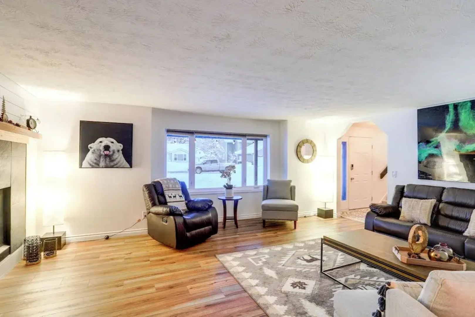 'northern Bliss' Modern Mtn-view Home in Fairbanks