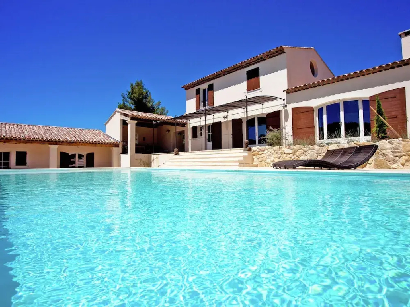 Villa in Provence With Infinity Pool